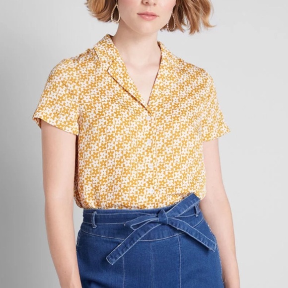Modcloth Yellow and White Daisy Floral Print Button Up Shirt Size Small - Picture 7 of 7
